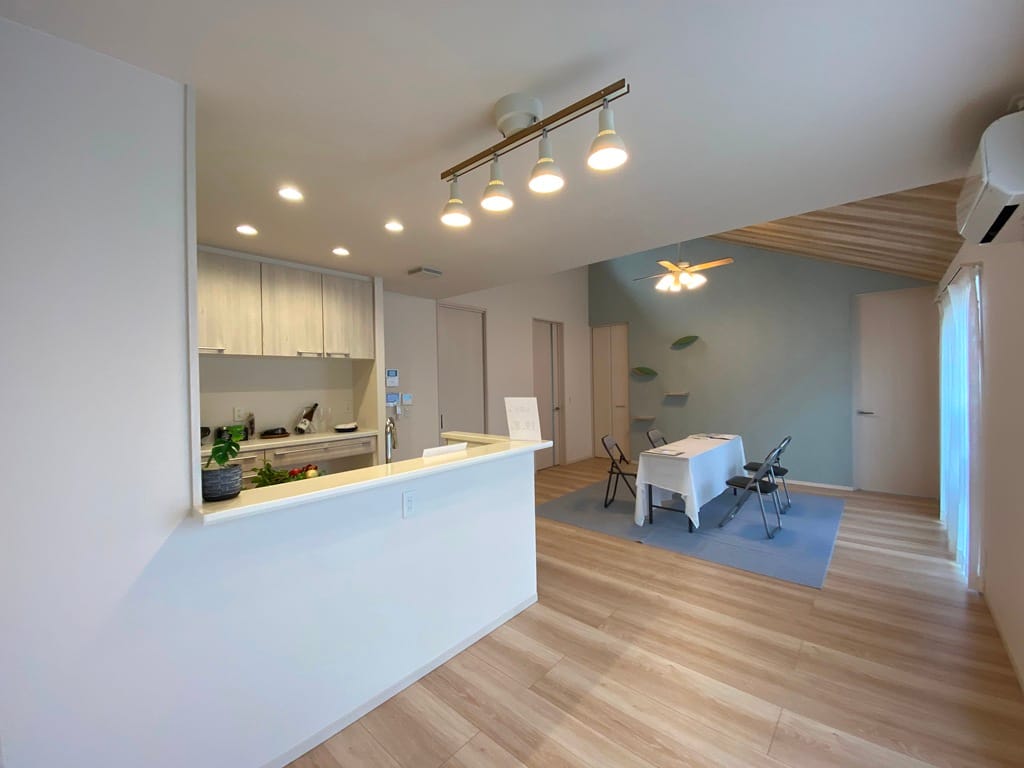 窓際からの撮影LDK