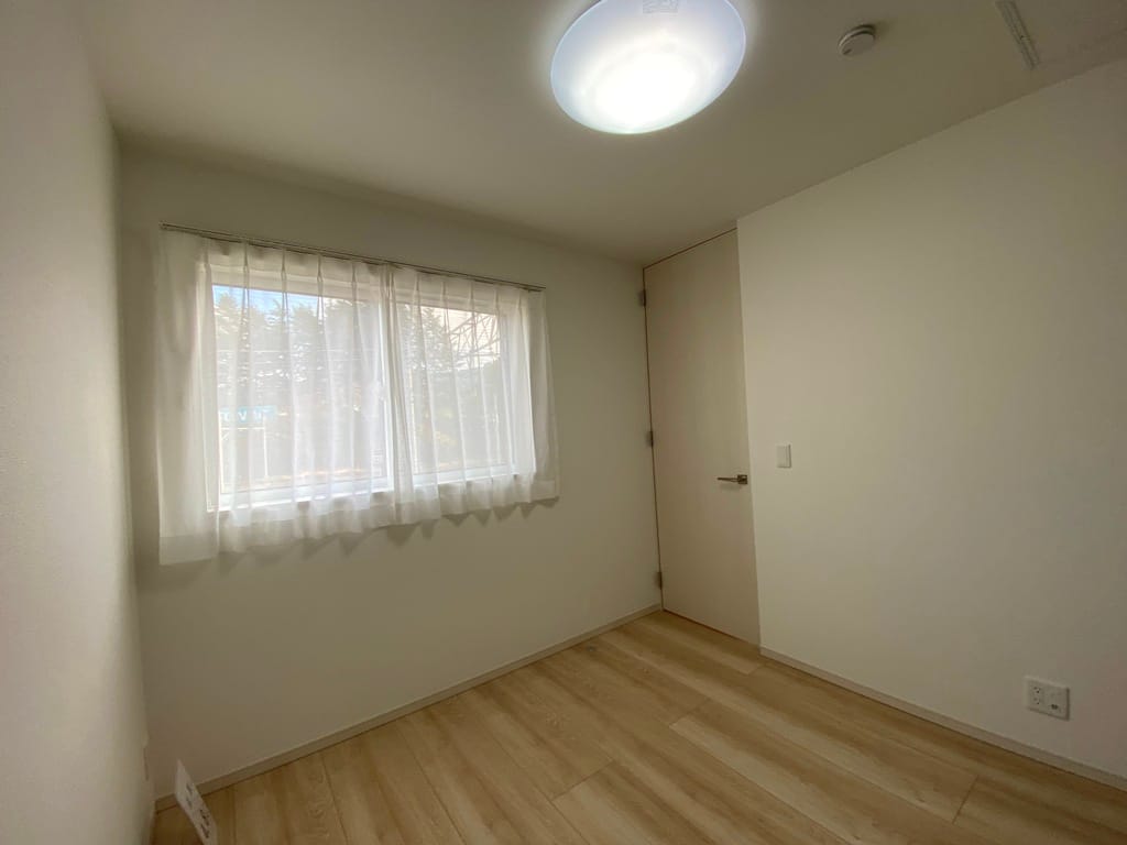 4.8帖の洋室 ポイント壁側からの撮影