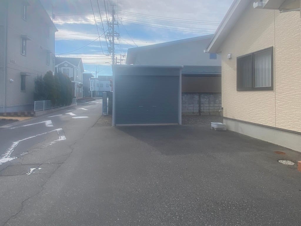 車庫と東側道路