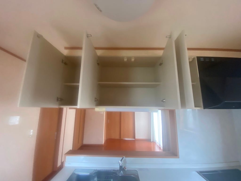 キッチン収納棚の中