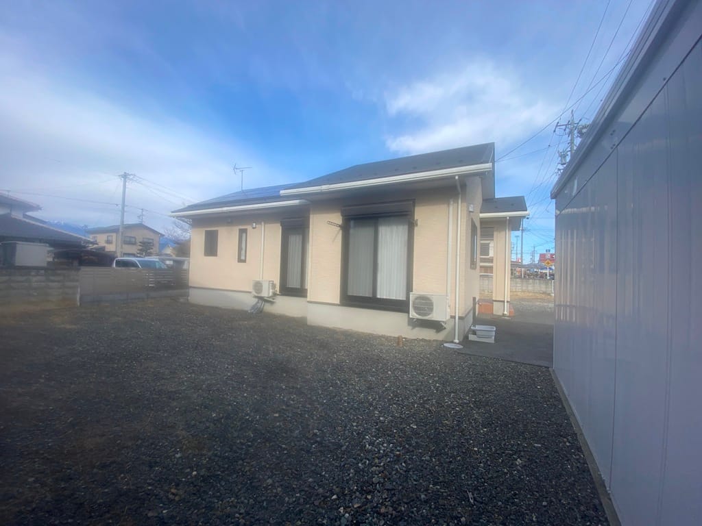 建物の南側 車庫よりから撮影