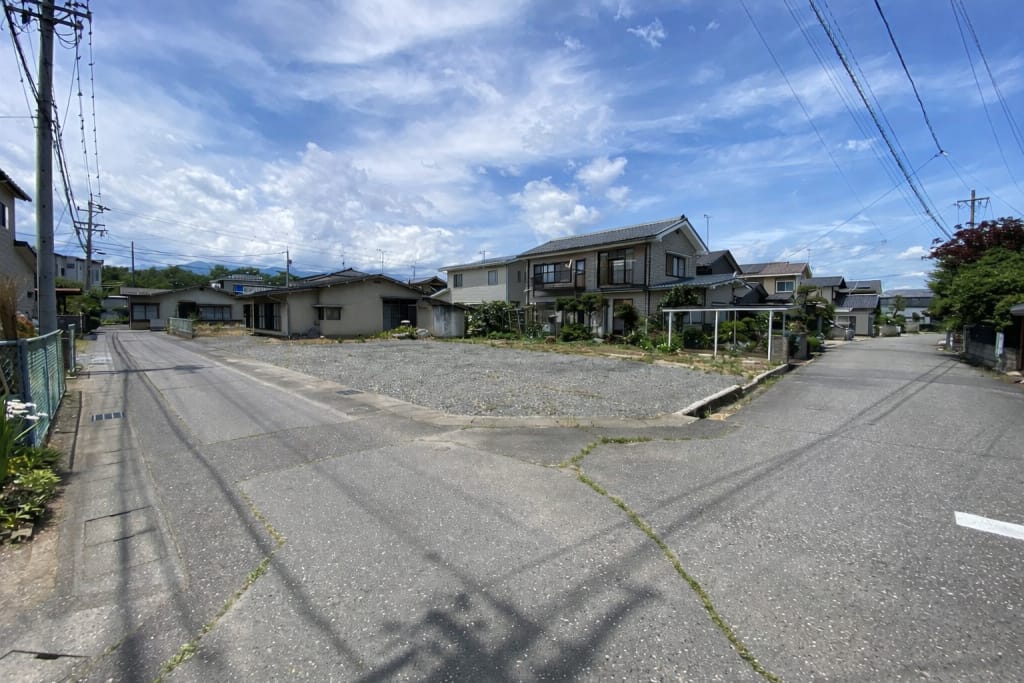 南東から見た敷地