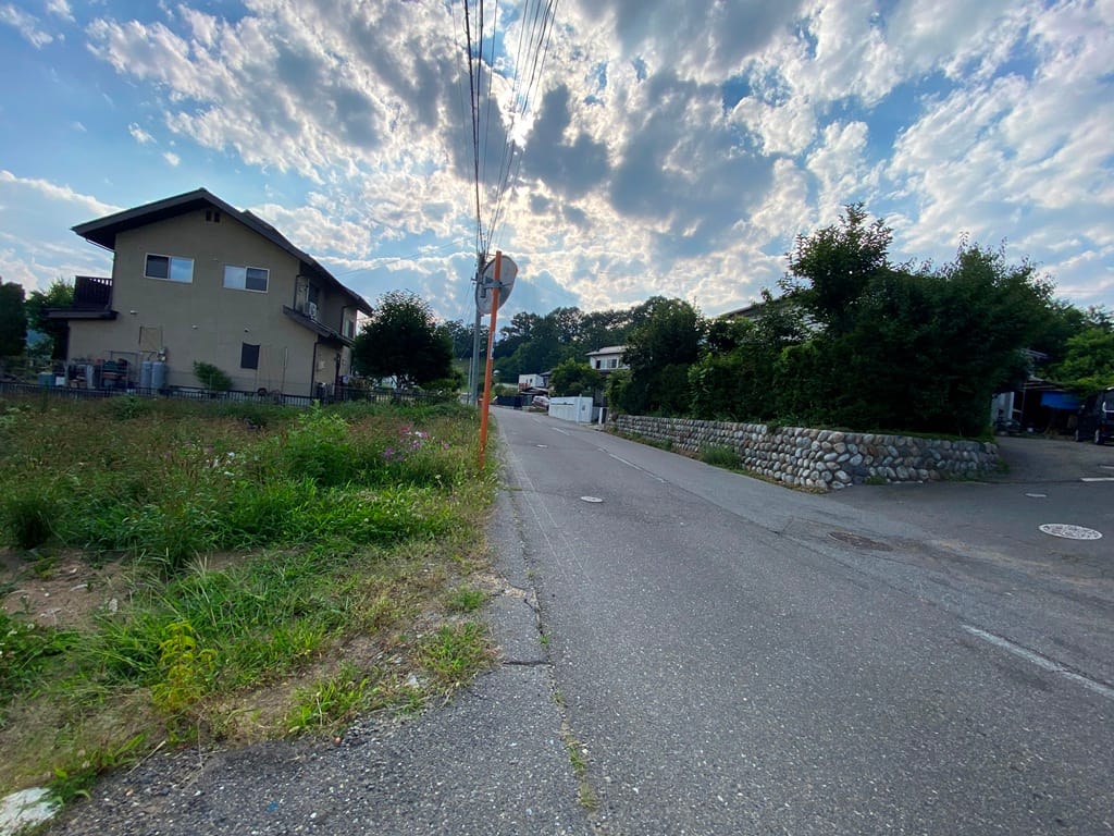 北側道路 西側を撮影
