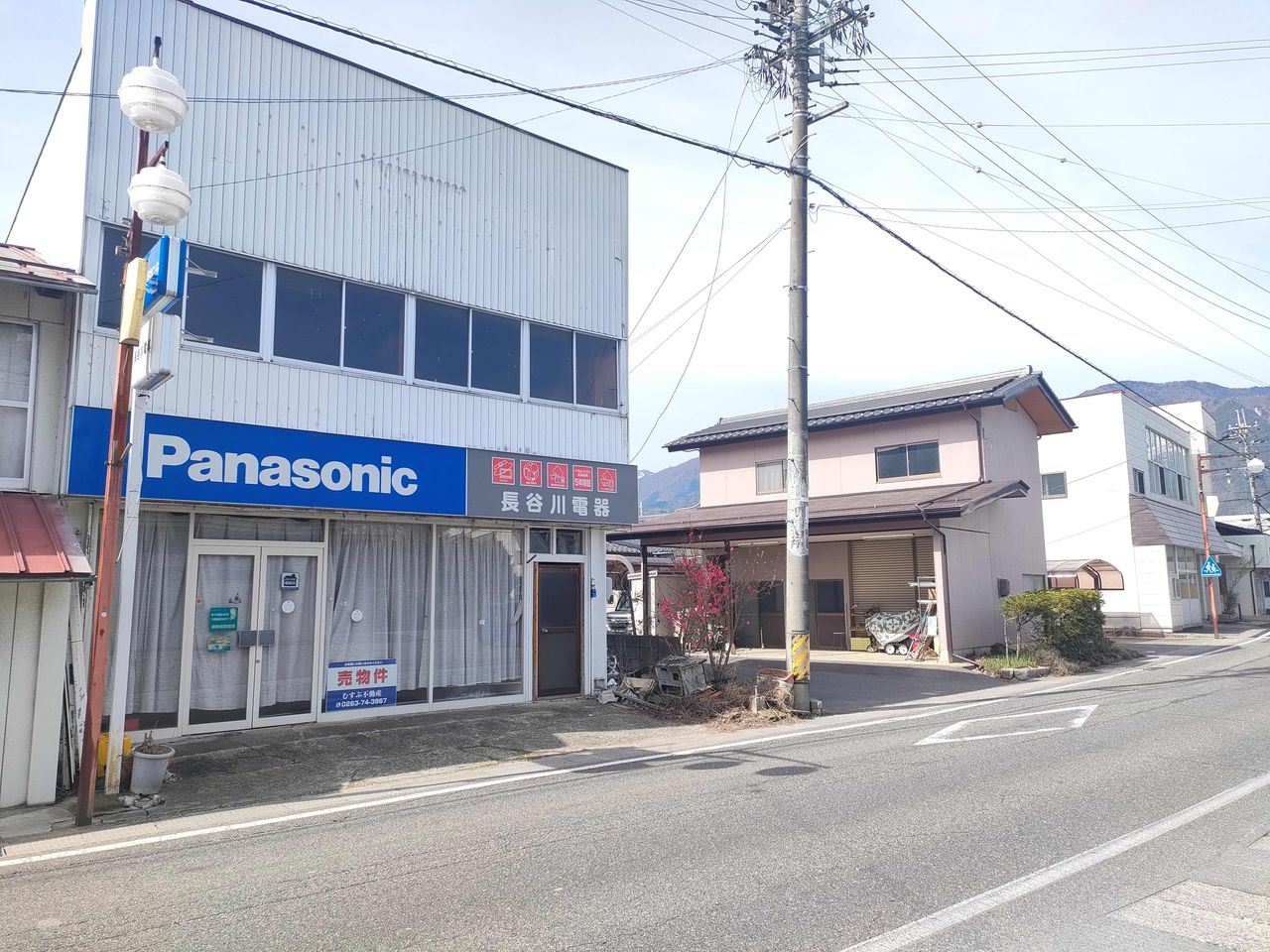 外観・前面道路