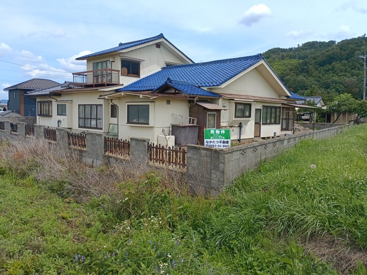 売出看板付