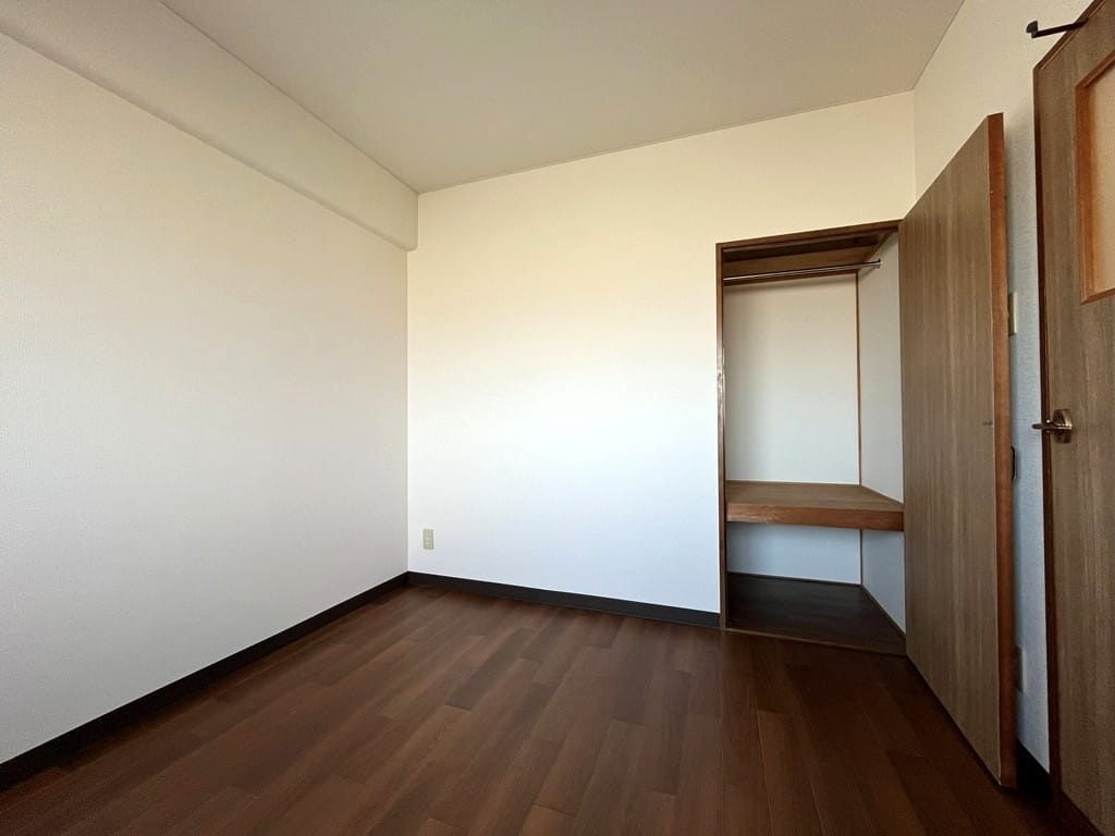 北東側 洋室(5帖)・収納