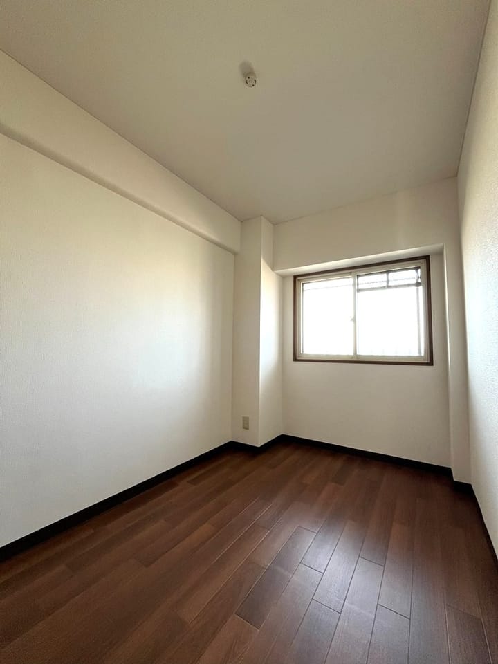 北西側 洋室(4帖)