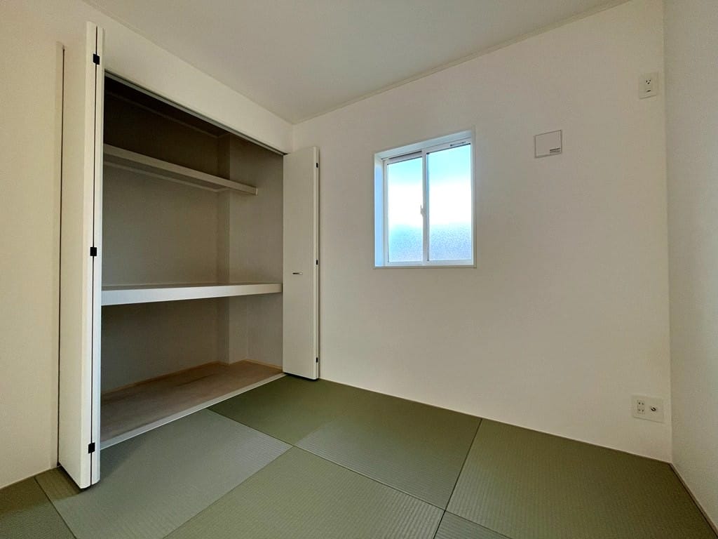 1階 洋風和室(4.5帖)・収納