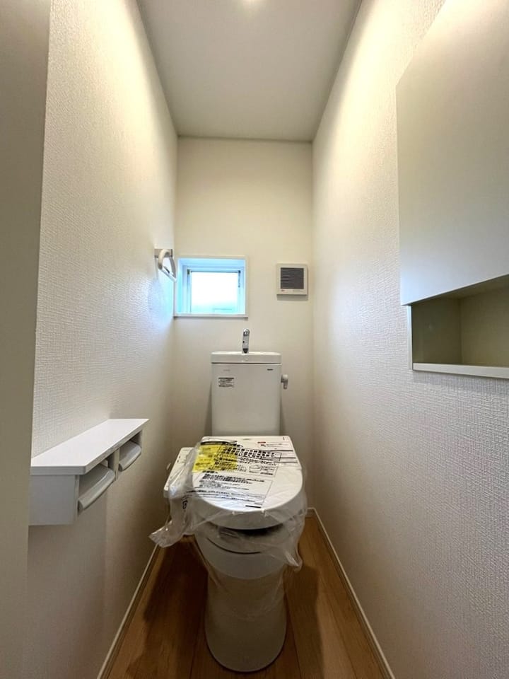 1階 温水洗浄式トイレ