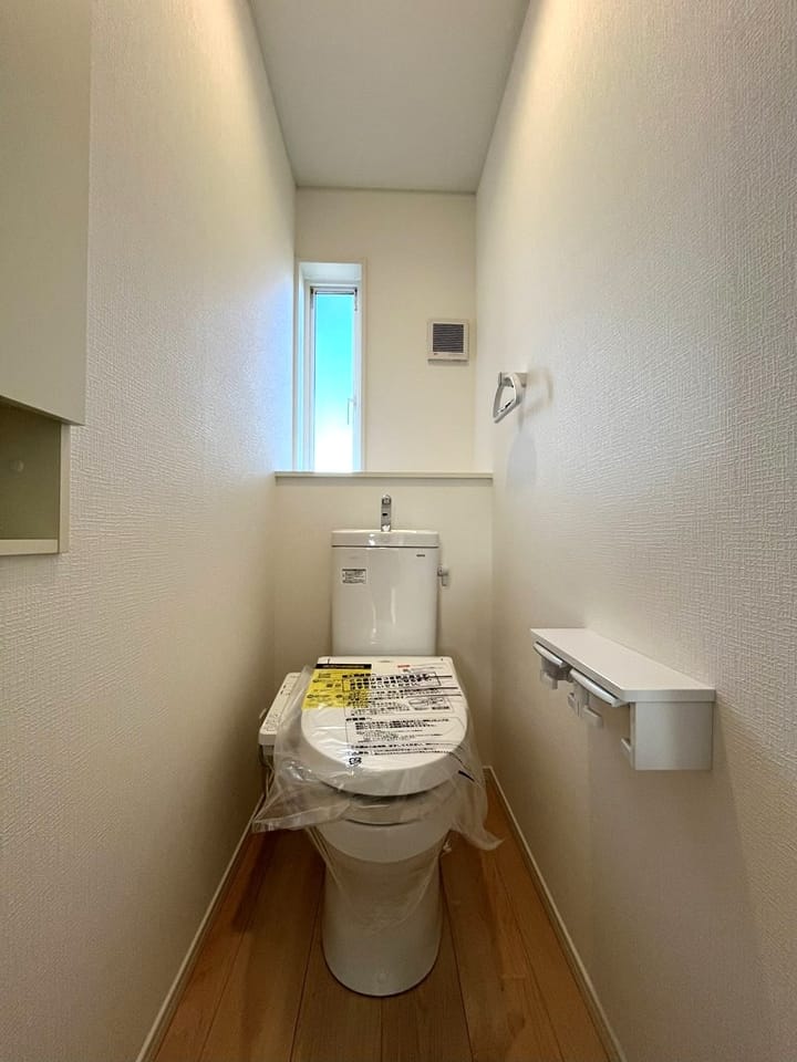 2階 温水洗浄式トイレ
