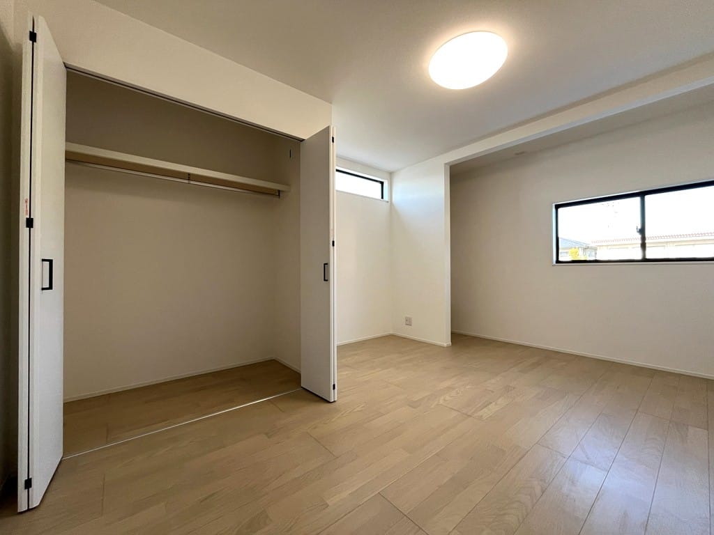 2階 北西側洋室(9帖)・収納