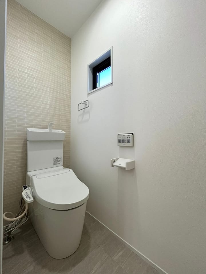 1階 温水洗浄式トイレ新品