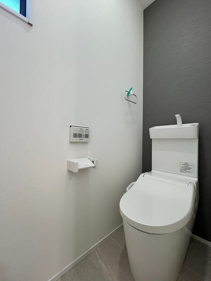 2階 温水洗浄式トイレ新品