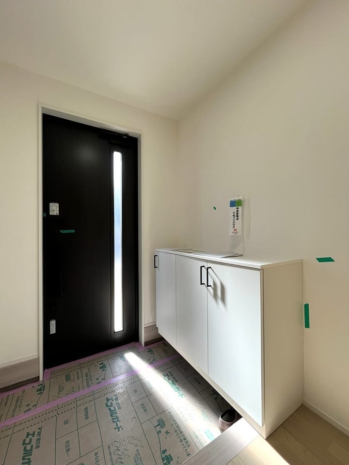 玄関(玄関ドア・下駄箱新品)