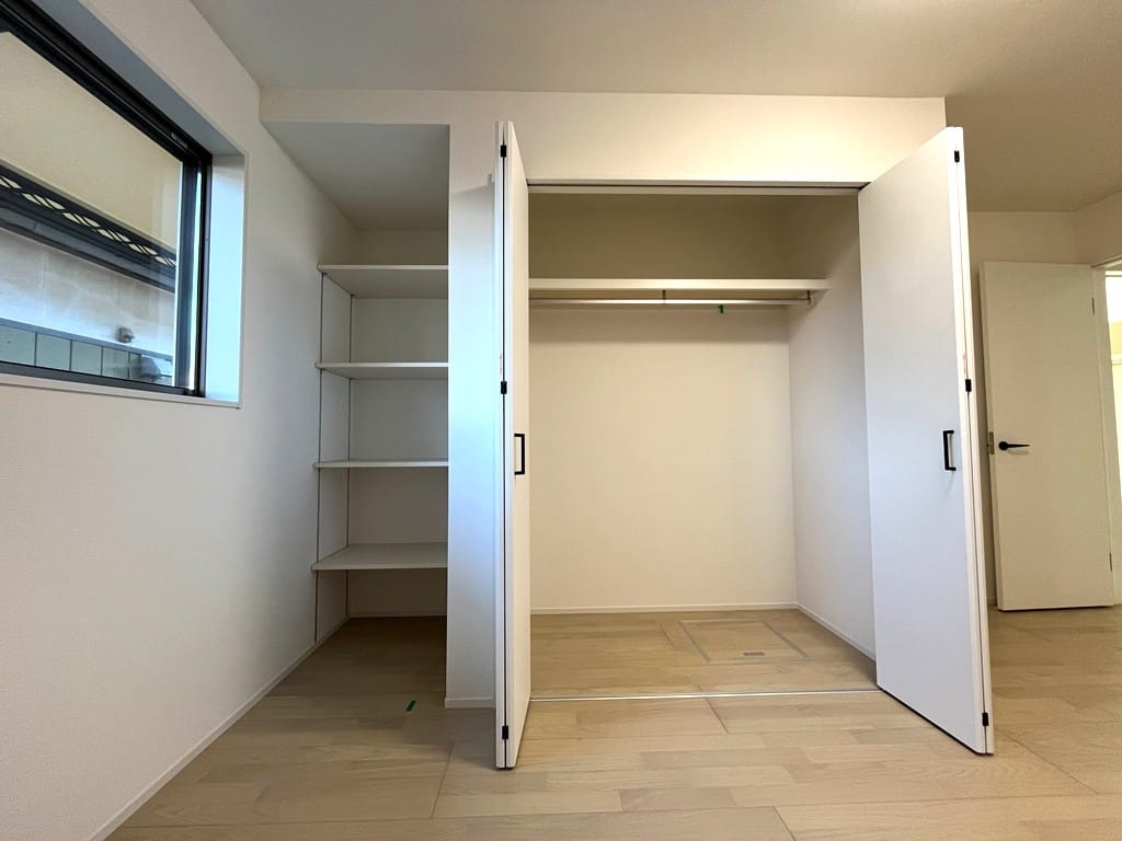 東側 洋室(7.0帖)・収納