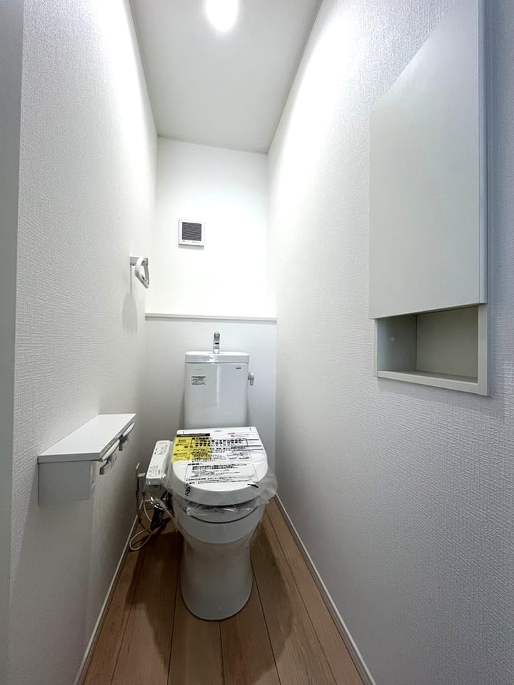 2階 温水洗浄式トイレ