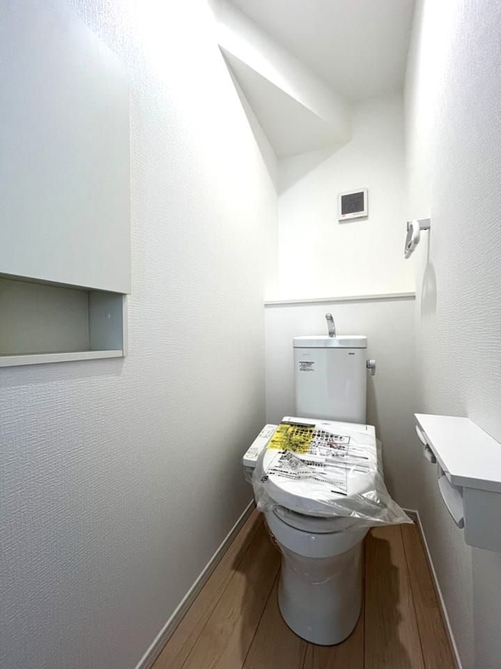 1階 温水洗浄式トイレ