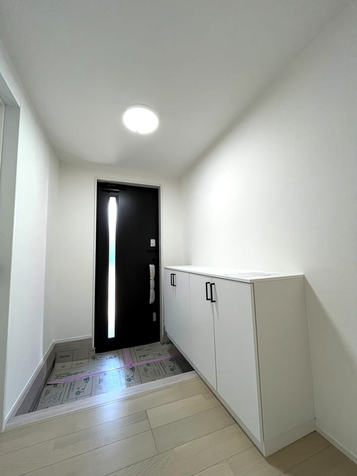 玄関(玄関ドア・下駄箱新品)