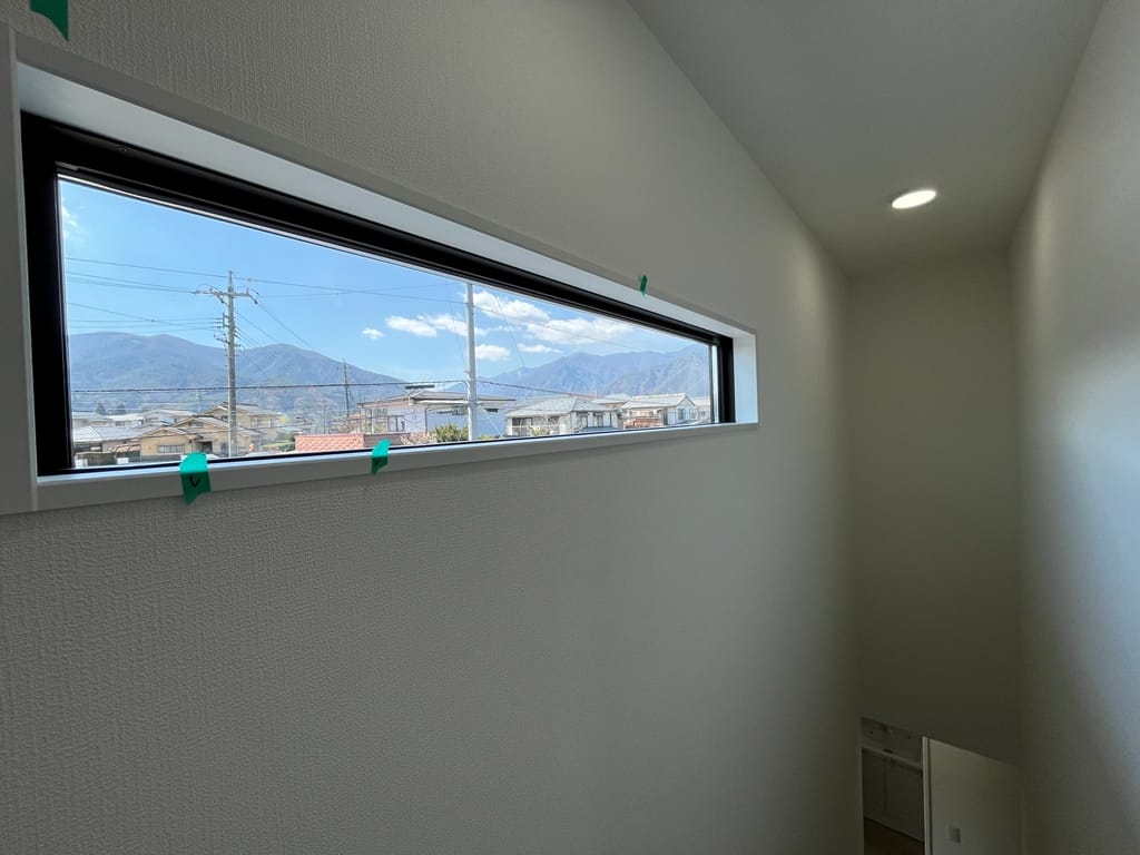 2階の階段窓からの眺望