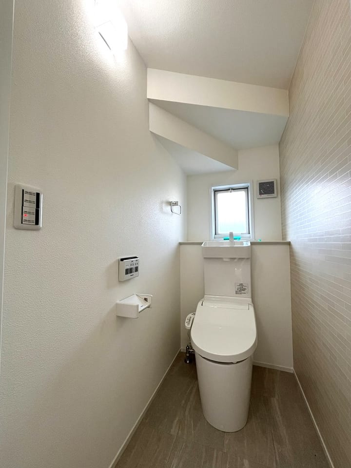 温水洗浄式トイレ新品