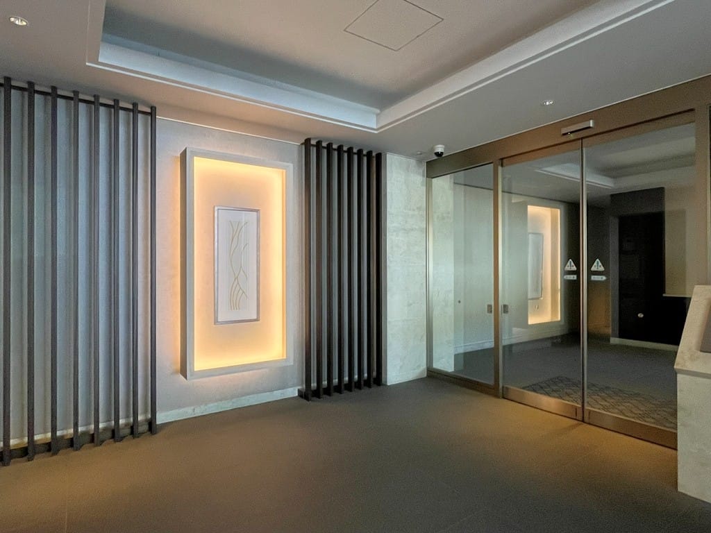 玄関(建物内)