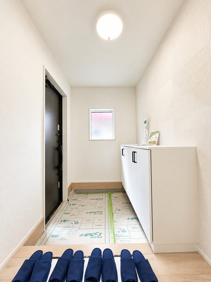 玄関(玄関ドア・下駄箱新品)
