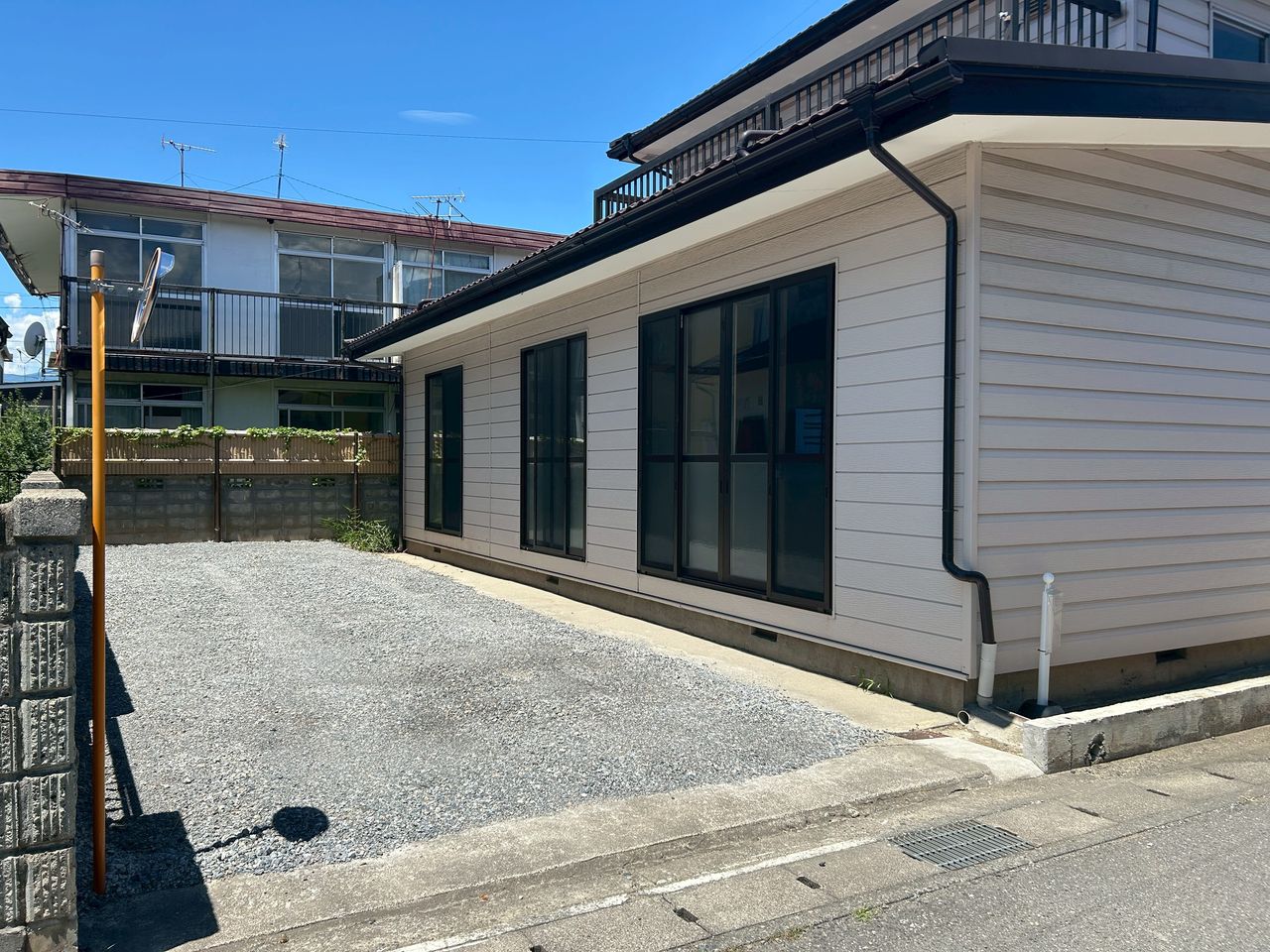 栽撤去済!駐車は縦列2台分。