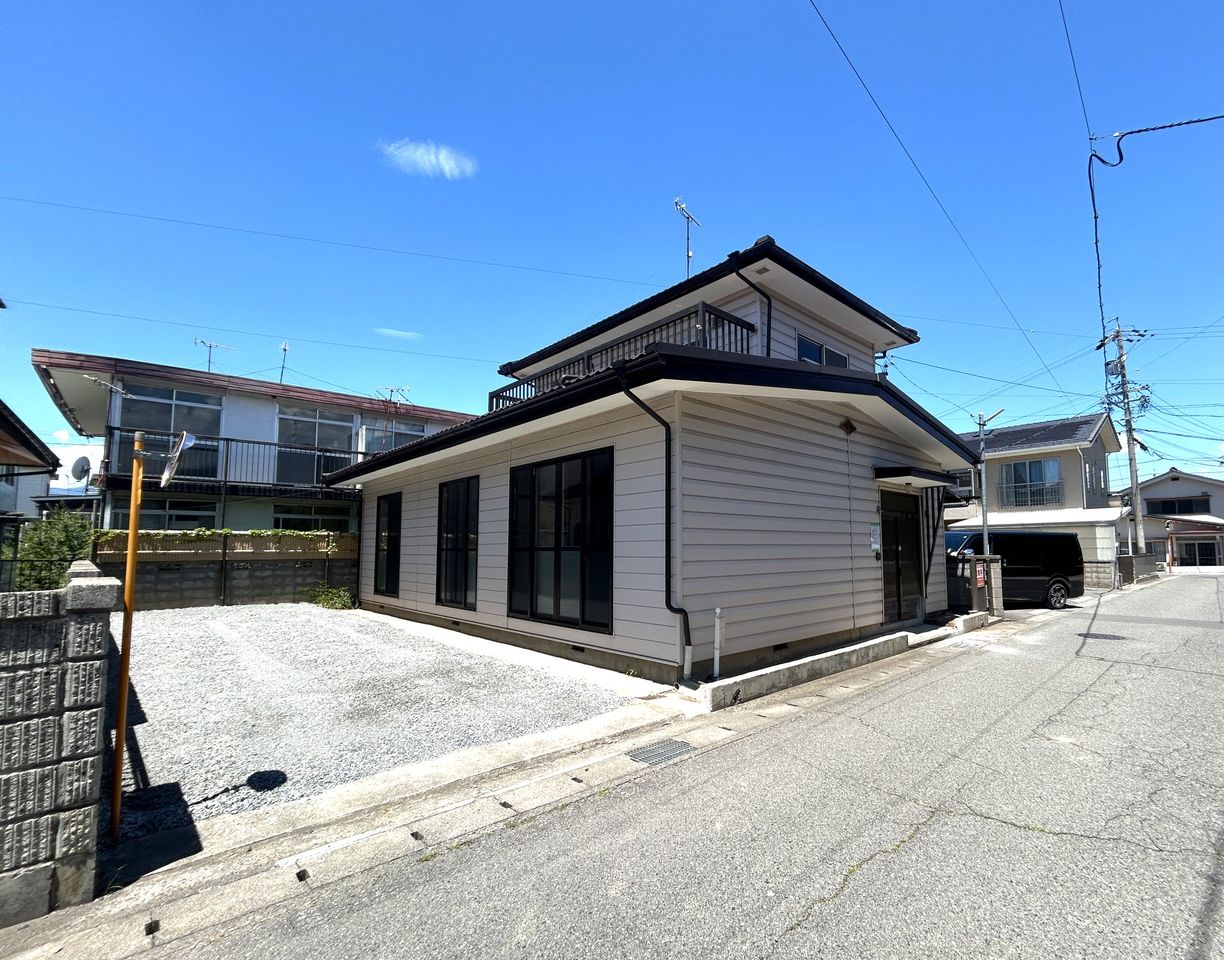 外観と前面道路