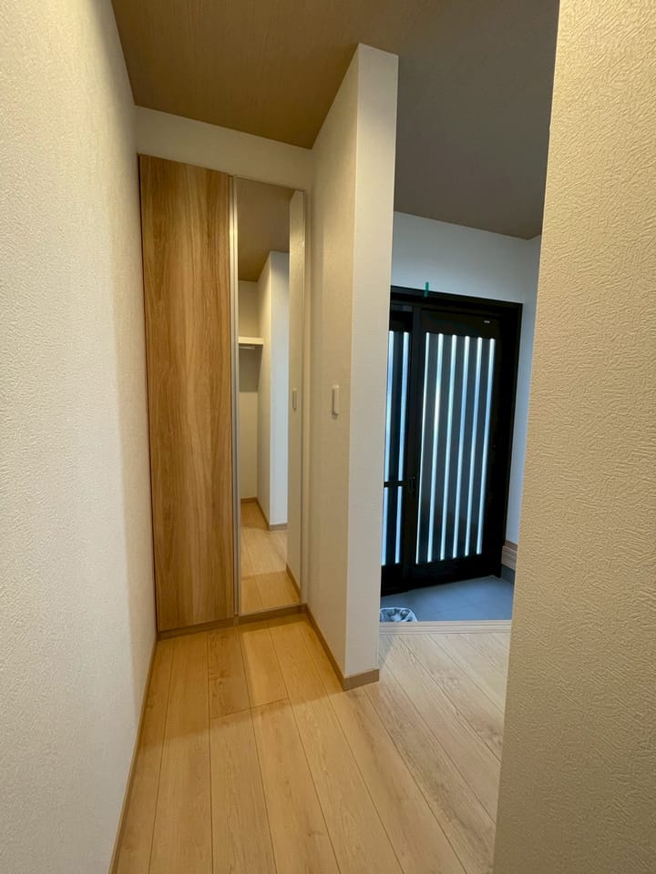 シューズBOXの扉に鏡がついています!