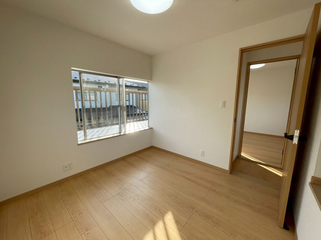 2階 西側 洋室約6帖