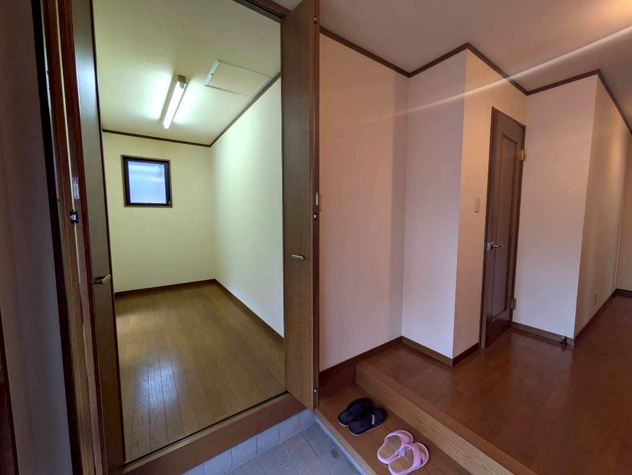 玄関横収納スペース