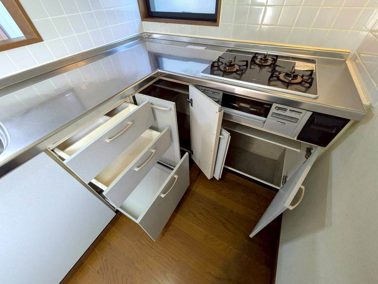 収納豊富なキッチン