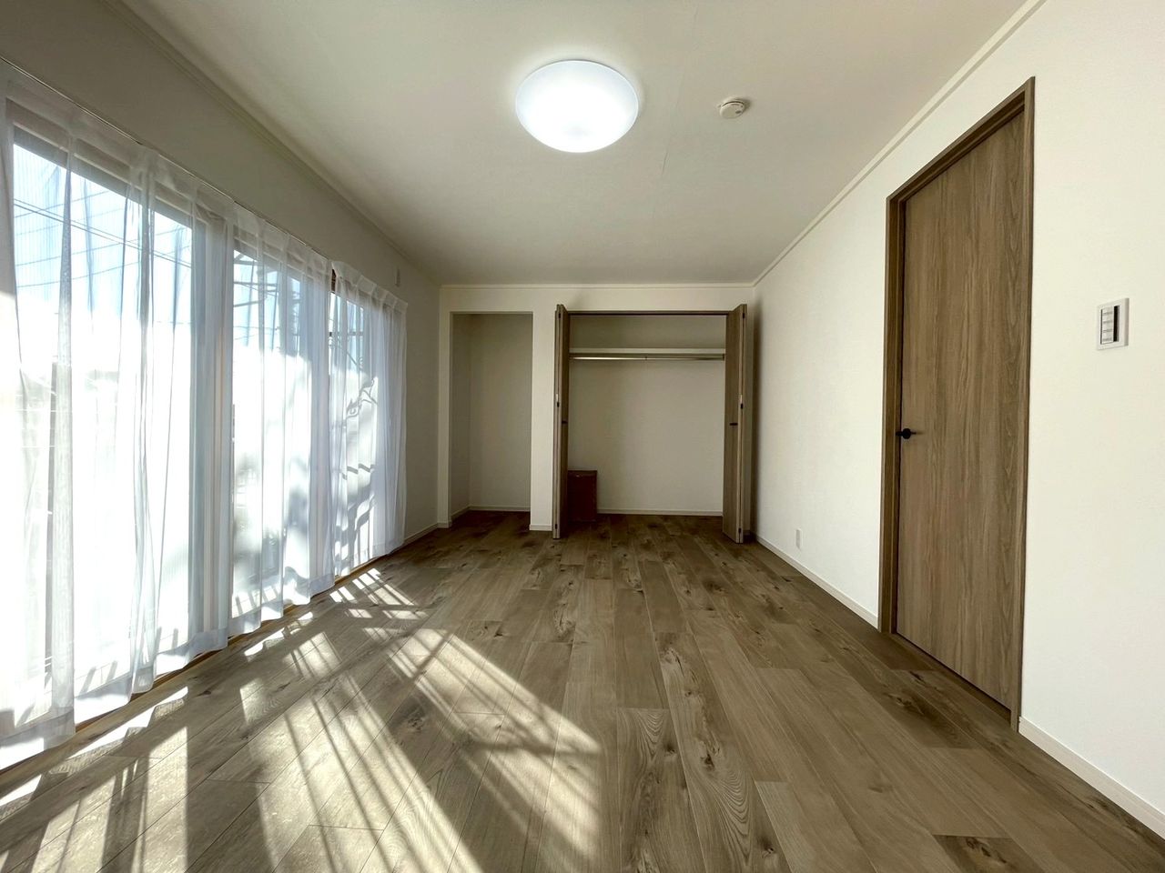 2階 南東側 洋室