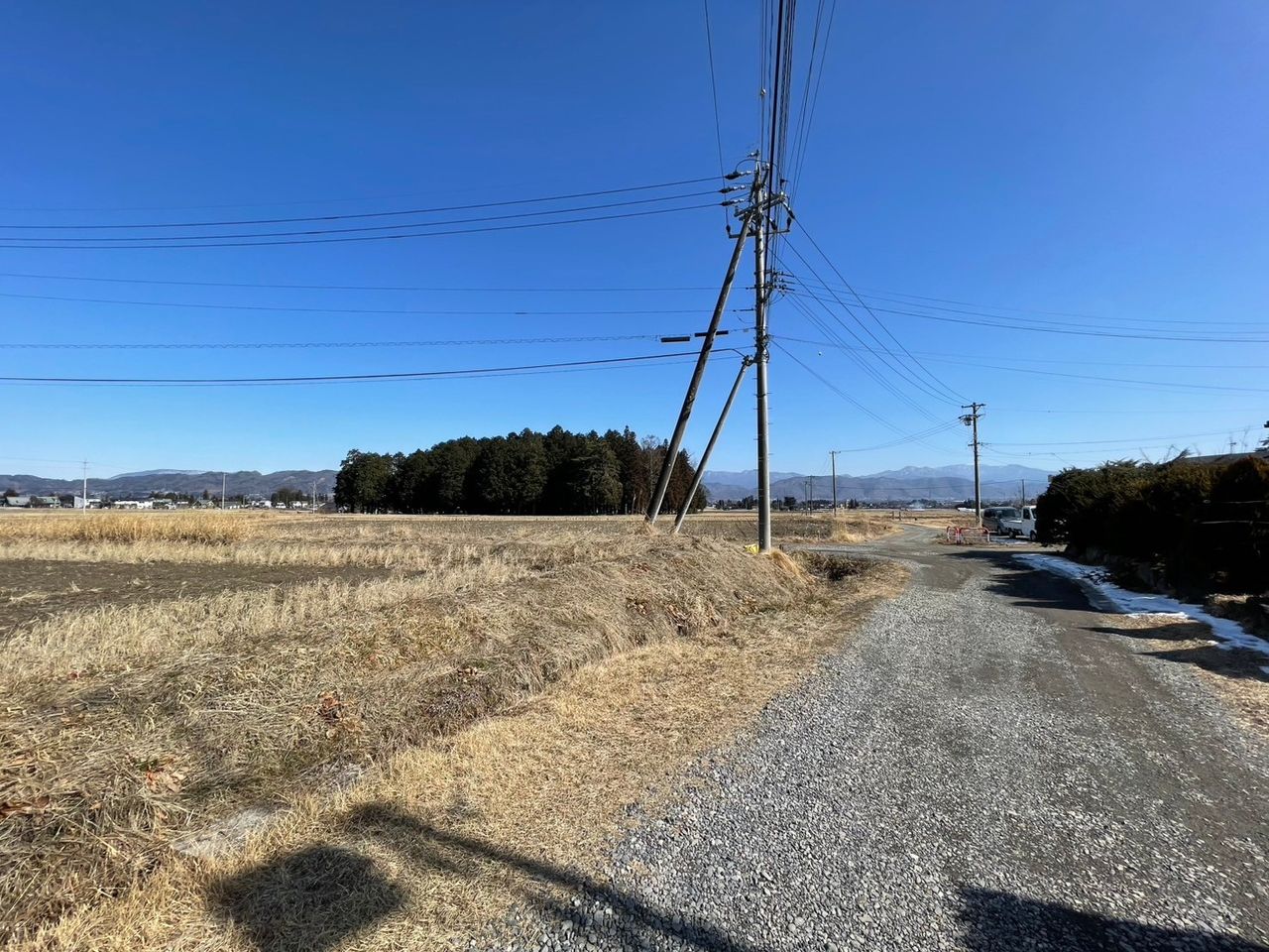 北側前面道路。反対方向です