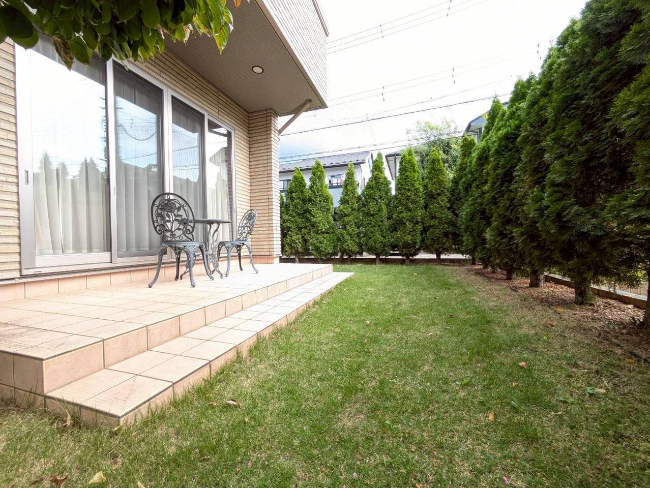 リビングから直接お庭に出られます!