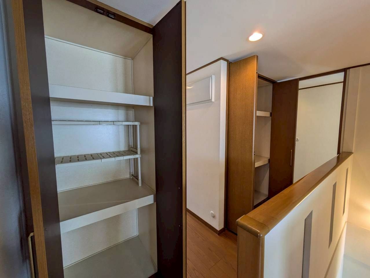 廊下部分にも収納豊富です♪