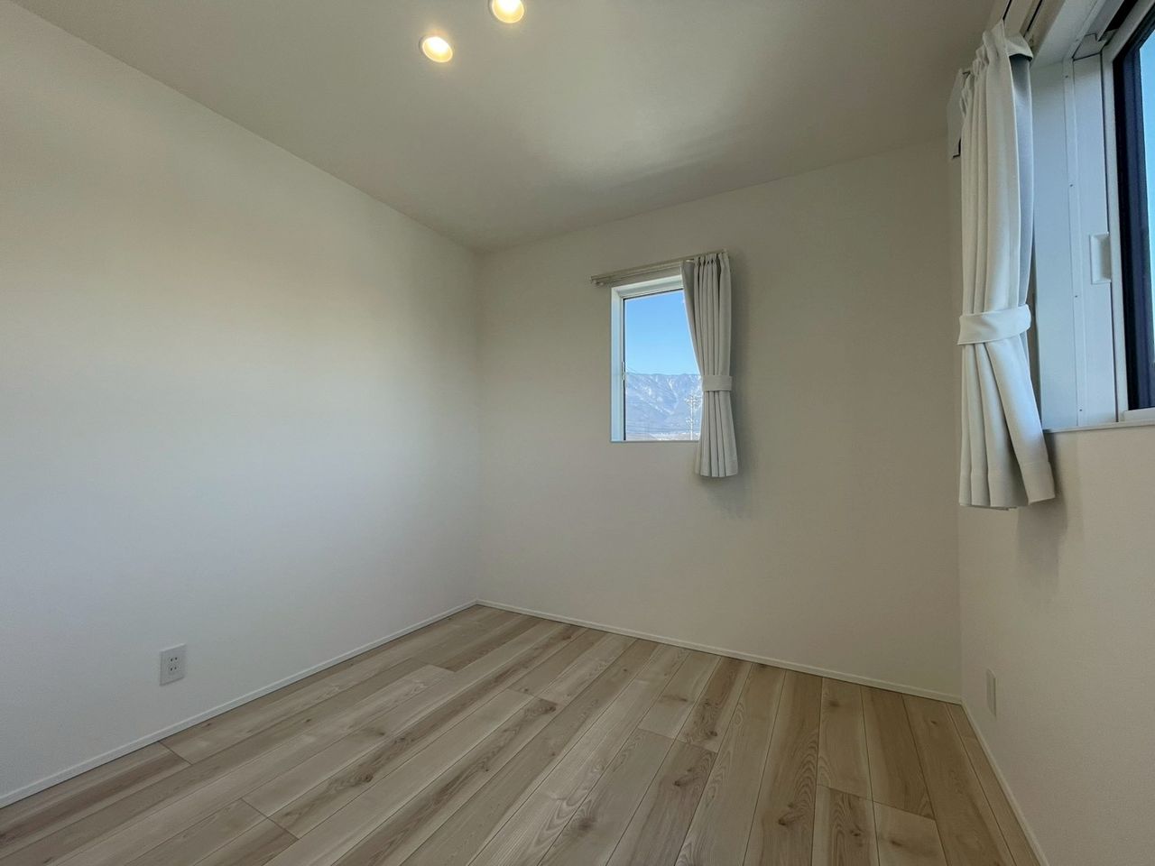 2階 北西側 洋室