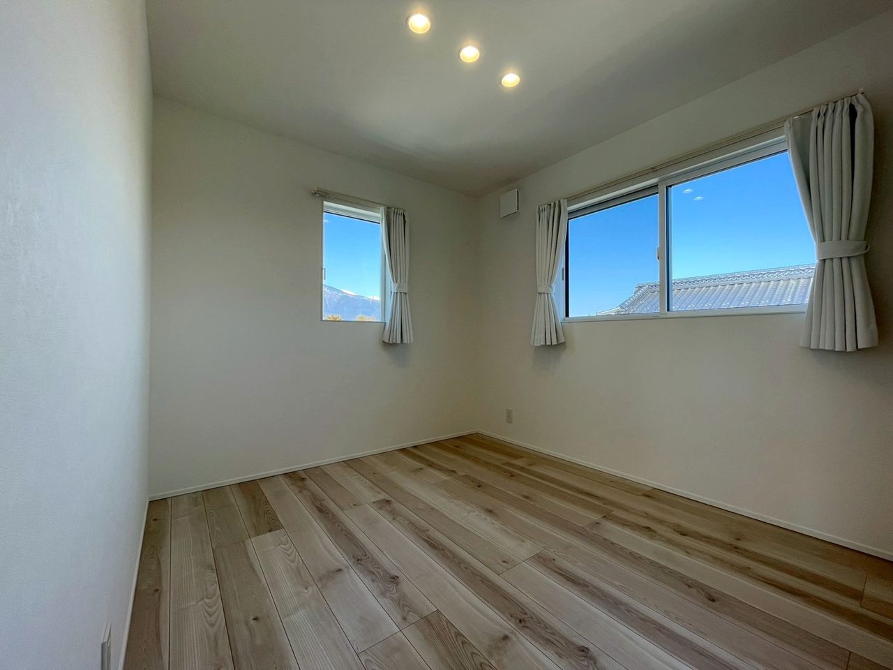 2階 北東側洋室