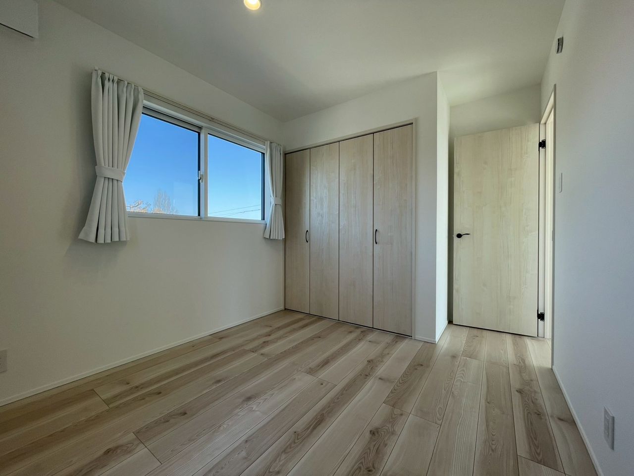 2階 北東側洋室