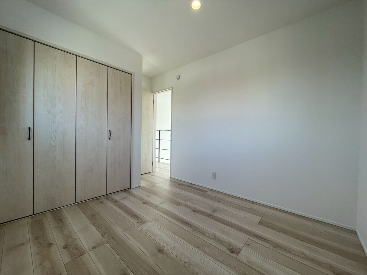 2階 北西側 洋室