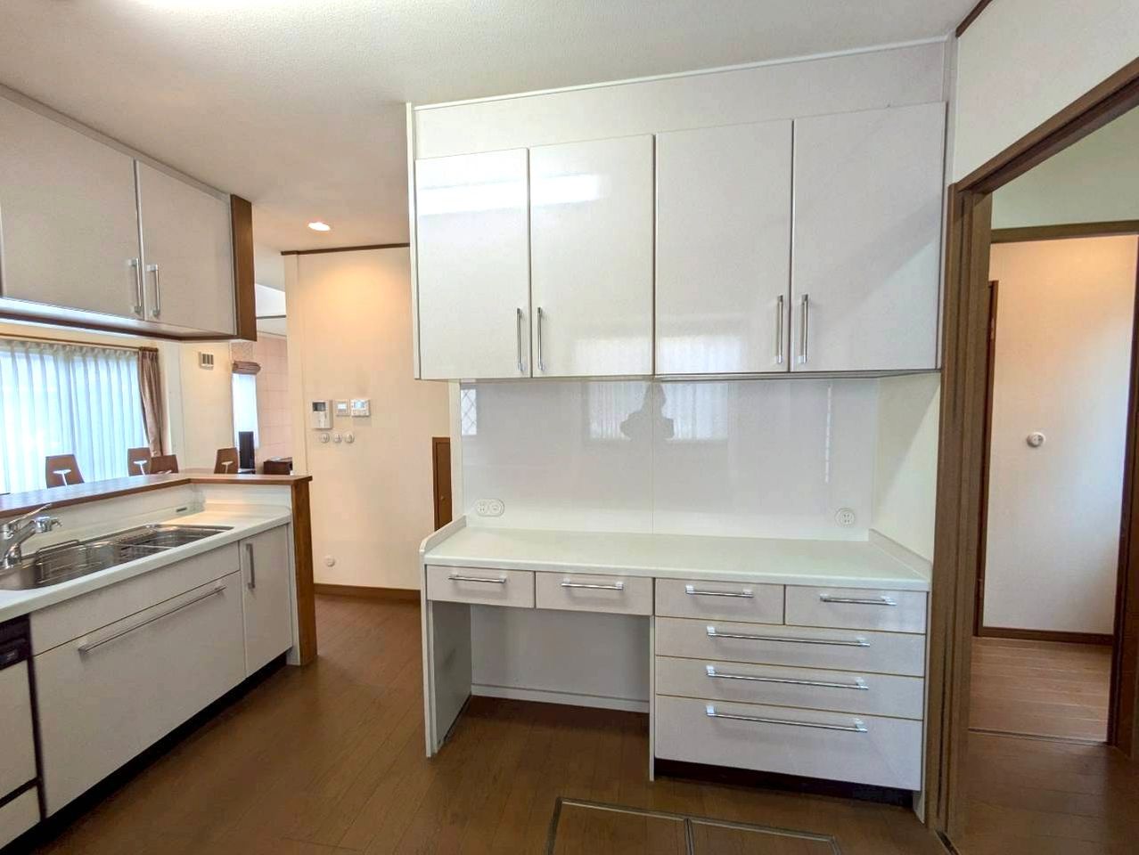 大容量のキッチン収納もあります