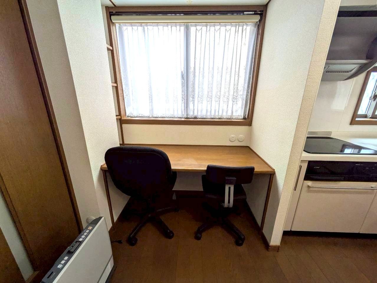 キッチン横にデスクスペース付き