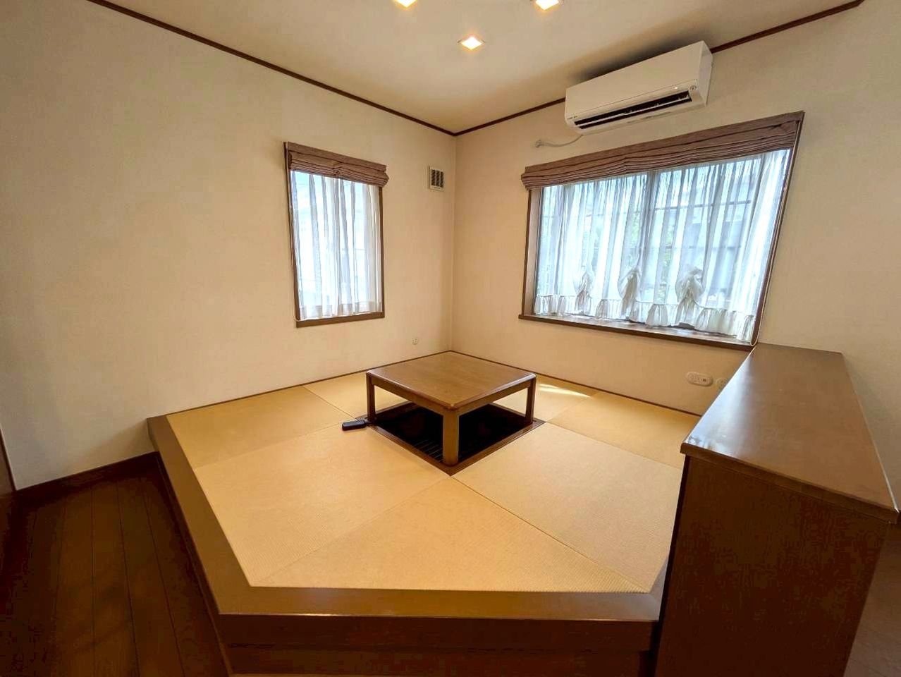 キッチン横の小上がり畳スペース