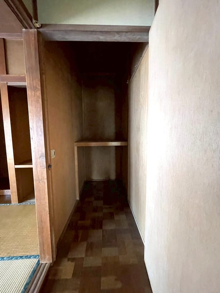 リフォーム前 廊下収納