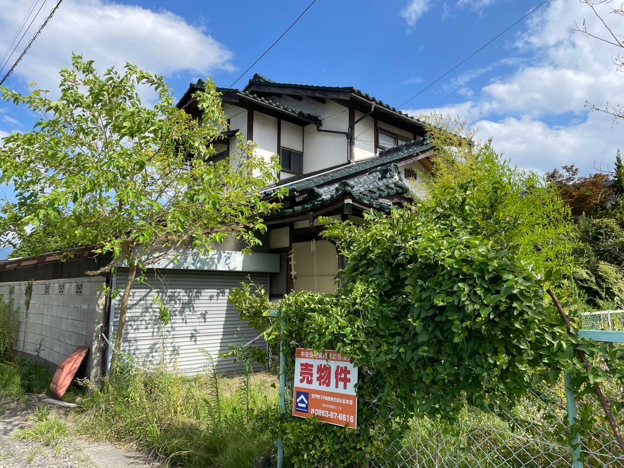 敷地北西側から売却地を撮影