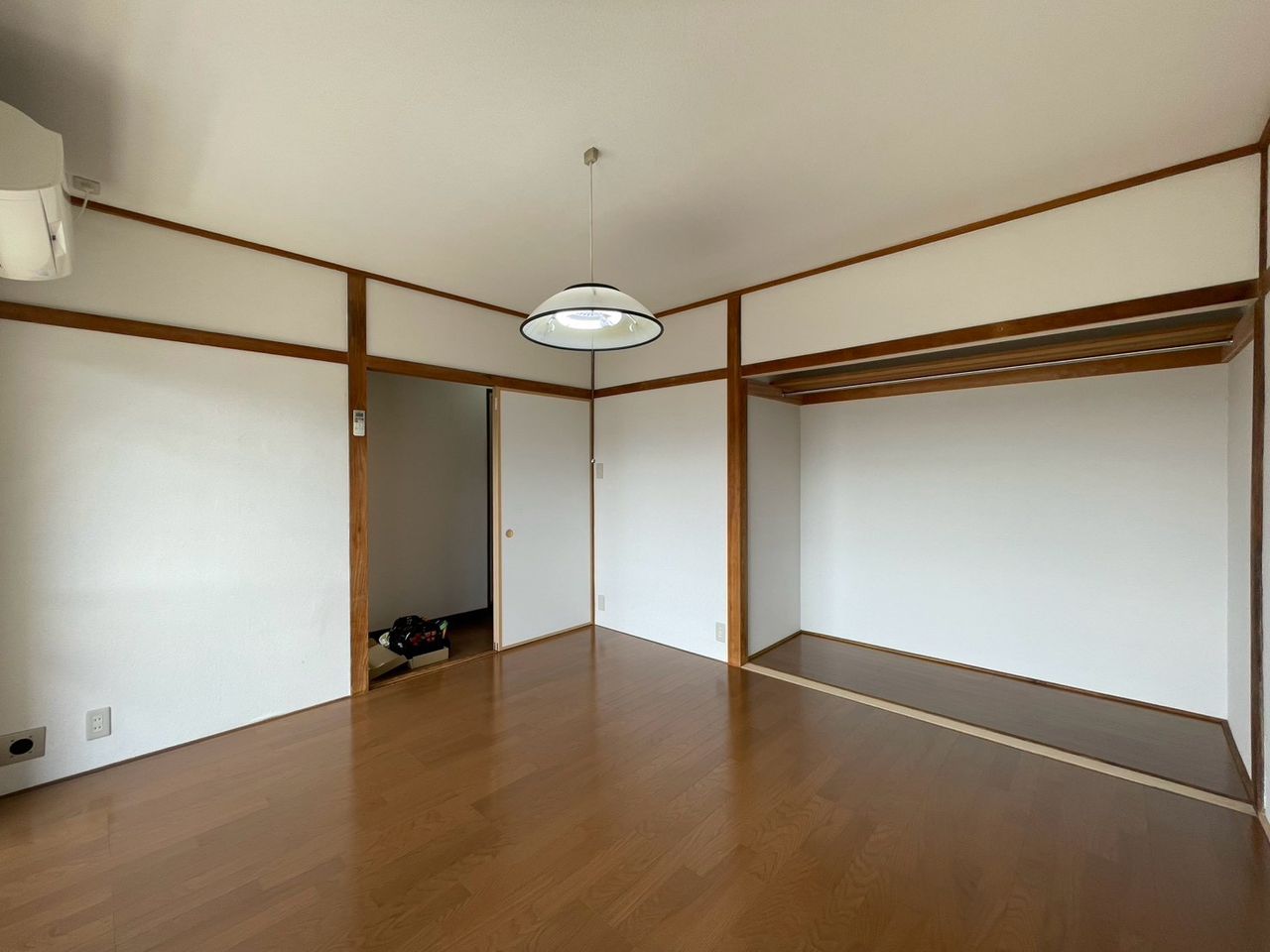 南東側 洋室8帖