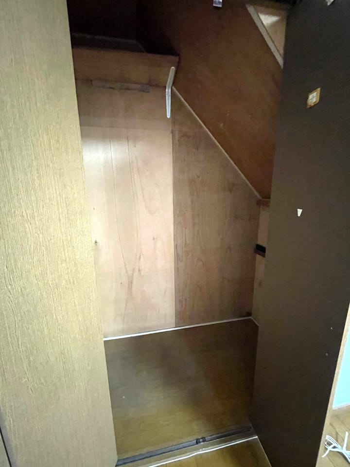 階段下 収納