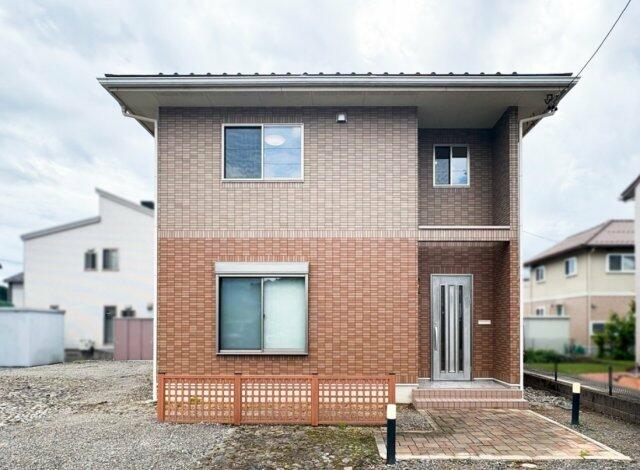 伊那北駅まで車で約5分、木造2階建、ゆとりある4LDKです。