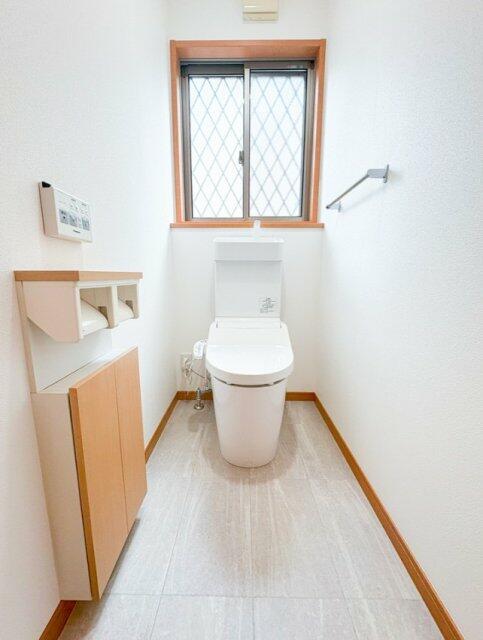 窓付で換気に優れたトイレ。