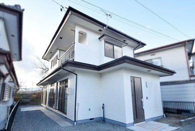 JR中央本線「下諏訪」駅まで車で約7分の立地です。